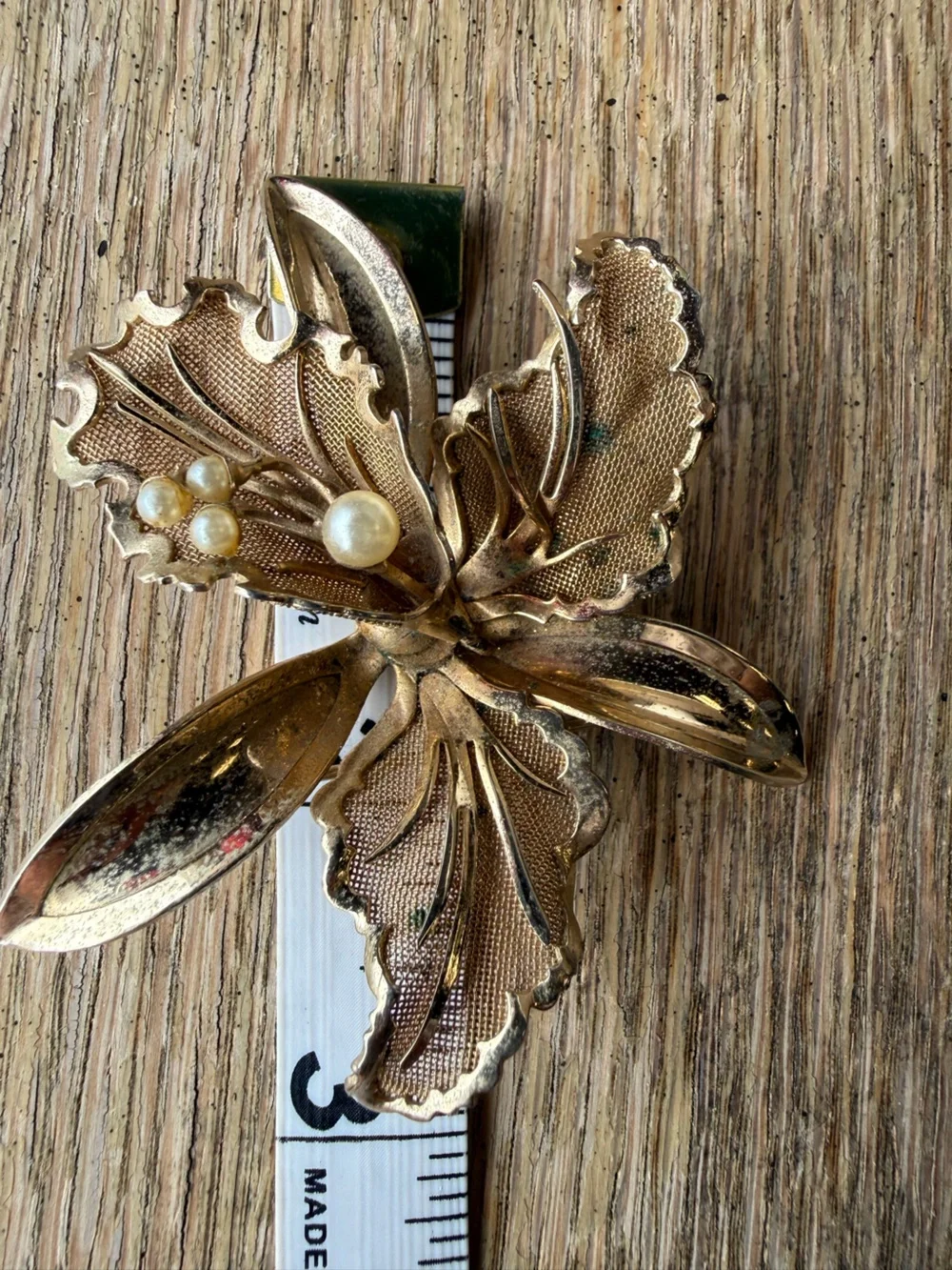 Vintage Gold Tone Leaf Brooch with Faux Pearls